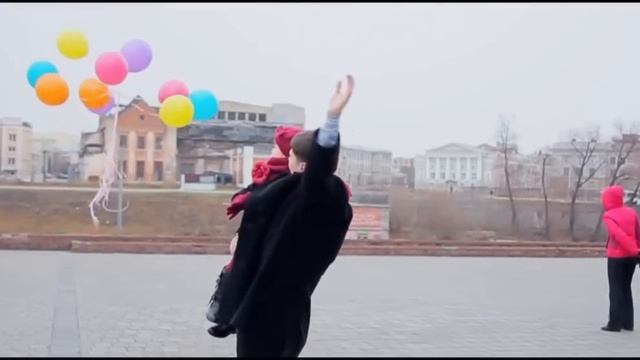 песня ПАПА.дочкой папиной была......