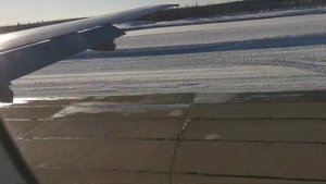 Посадка в аэропорту Хибины Апатиты а/к Россия SSJ-100. Заход со стороны города.