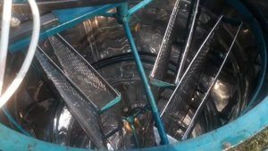 Медогонка для пасеки..mp4