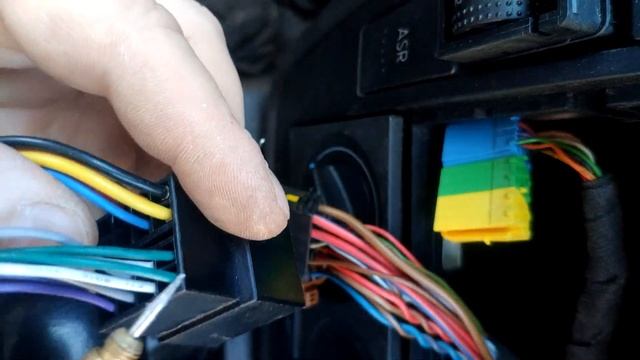 Замена штатной магнитолы Passat B5 смотреть онлайн