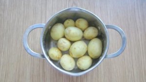 Молодой картофель с укропом и чесноком