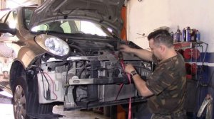 Ремонт автомобиля Nissan Micra 2004 бюджетный ремонт лонжерона, замена бампера
