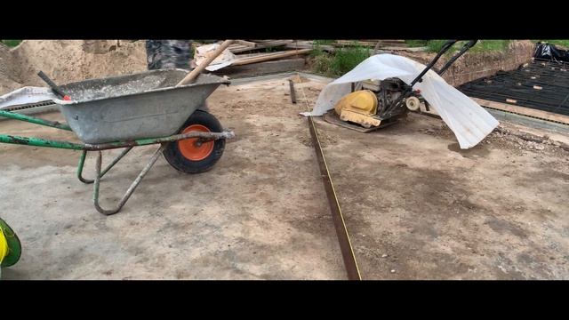 Ниткой брусчатку трассируем.Процесс работы на сложном участке . Мостовая ру