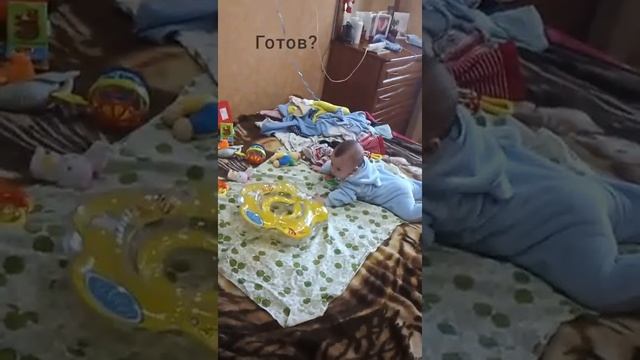 Купание малыша в кругу для новорожденных смотреть онлайн