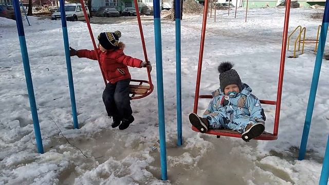 С братиком качаемся