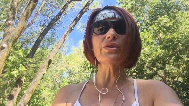 Люди становятся несчастными из-за... смотреть онлайн