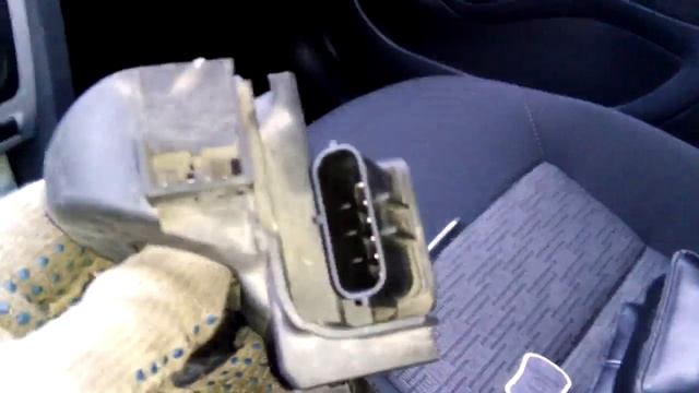 Ремонт педали акселератора (газа) на Шкода (SKODA), Фольцваген (Volkswagen). Снятие и установка. смотреть онлайн