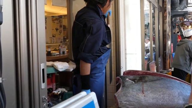 Шоу Большого Тунца в Цукидзи - Разделка на Филейные Части Для Суши и Сашими смотреть онлайн