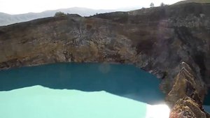 Флорес цветные озера вулкана Келимуту.(Volcano)