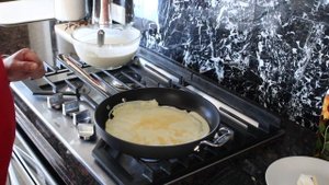 Замечательные блины с клубникой, бананом и нутэлой! Вкусная еда