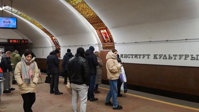 Реверс поезда в минском метро, станция Институт культуры смотреть онлайн