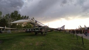 Оркестр в музее авиации в Монино на фоне Ту-144