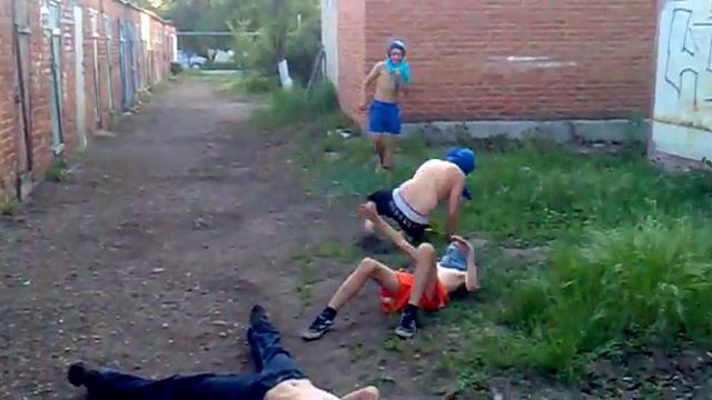 РЕБЯТА ТАНЦУЮТ 2.mp4 смотреть онлайн