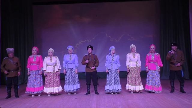Народный ансамбль казачьей песни «Добрица» РЦКД «Геолог»,   руководитель С. Землянухина