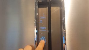 Холодильник Samsung RF61K90407F, дисплей