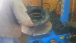 Шиномонтаж колеса заз таврия