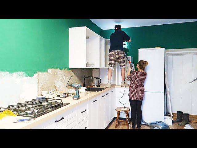 Кухня вырисовывается! Мойка, варочная панель и другие плюшки. Устанавливаем кухонный гарнитур в доме смотреть онлайн