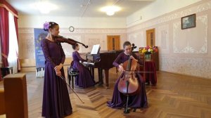Маркеева Алиса(скрипка), Чубарева Софья (виолончель), Ковалевская Ольга (фортепиано)