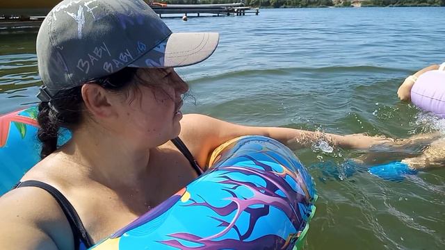 На местном пляже 4й раз смотреть онлайн