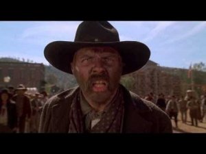 "Бешенный пёс" кривляется