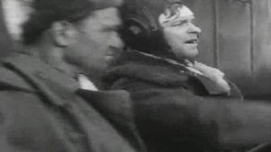 Офицеры и коммунисты ко мне!