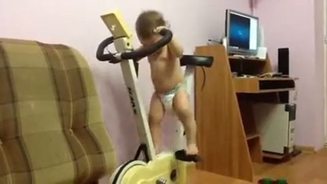 Илья на тренажёре смотреть онлайн