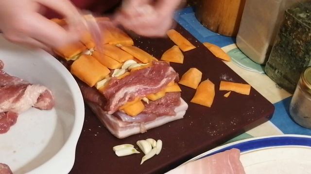 Рулет из тонкого сала