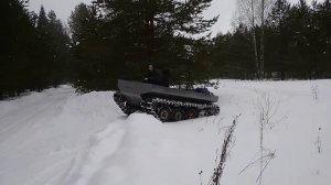 Гусеничный вездеход ,покатушки по снегу.