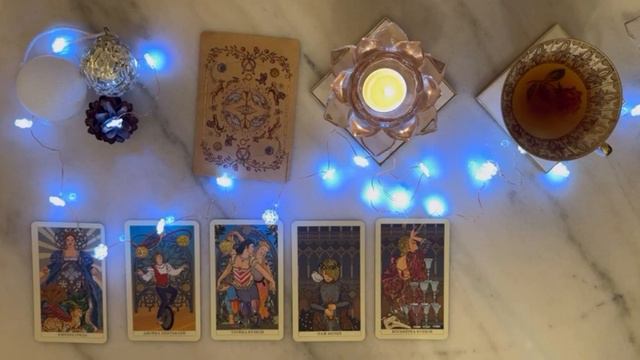 ВОДОЛЕЙ - ТАРО ПРОГНОЗ НА 1-7 ЯНВАРЯ  ЗАВЕТНОЕ ЖЕЛАНИЕ И ПРОСВЕТЛЕНИЕ