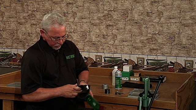 RCBS® FAQ: Disassemble and Clean RCBS Uniflow™ Powder Measure смотреть онлайн