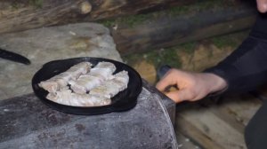 землянка , быт в лесу , самая холодная ночь за всю зиму ,  атмосферная ночевка !