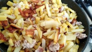 Жареная картошка с фаршем ?