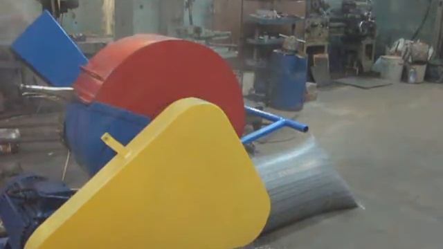 Щепорез, щепа прямо в мешок,без пыли и грязи. The wood chipper