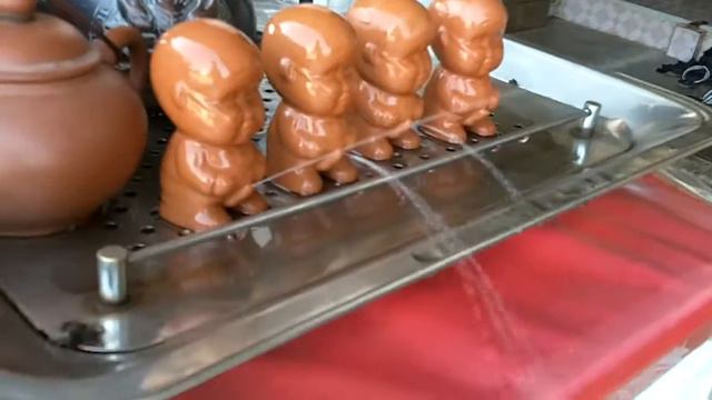 Таиланд Дои Мае Салонг писающие мальчики