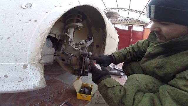 Замена передних тормозных колодок на Форд Фокус3!Часть2 смотреть онлайн