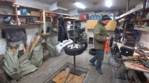 ГАРАЖНЫЕ БУДНИ.  РУЧНОЙ ШИНОМОНТАЖ ПОЛИРОВКА СТЕКЛА ШУРУПОВЕРТОМ