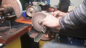 Моё приспособление для заточки строгальных ножей
