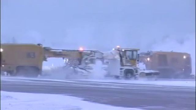 Расчистка ВПП от снега! смотреть онлайн
