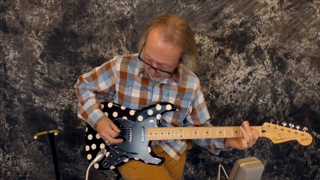 2021 Fender Buddy Guy Signature Strat смотреть онлайн