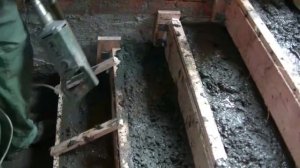 Бетонная лестница ( черновая = два марша + площадка) с опалубкой из остатков леса. День 4.