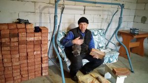 красный полнотелый и шамотная глина.
