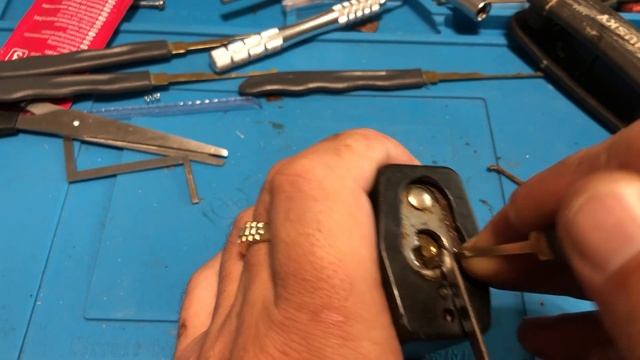 Вскрытие навесного замка master lock 6321