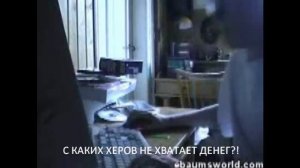 Немецкий мальчик играет в Minecraft