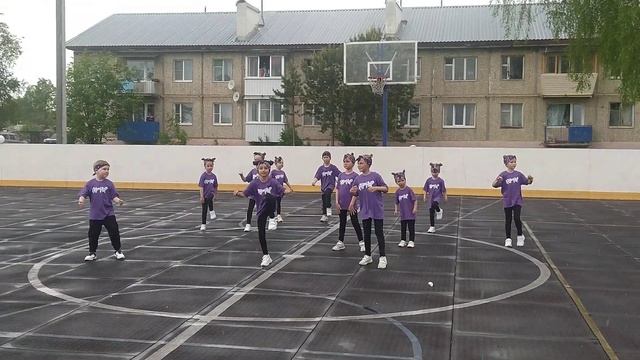 ну и как же праздник без танца. нам и дождик не почём!!! ??? смотреть онлайн