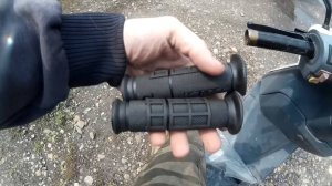 Замена грипс на мопеде.