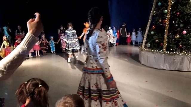 ВЛОГ! Елка 2017! Сказка Колобок! смотреть онлайн