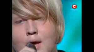 Парню 18 лет! Поёт оперу из 5 элемента, нереальный голос