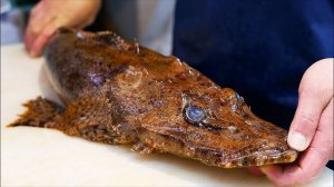 Японская уличная еда - КРОКОДИЛОВАЯ РЫБА Сашими Морепродукты Окинава Япония.