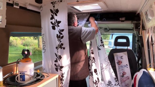 A Camper Van Shower Set Up With Limited Space using a pop up Baby Bath Tub смотреть онлайн