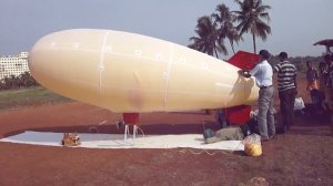 BLIMP - TETHERED TEST FLIGHT - 2 FIXING TAILFINS